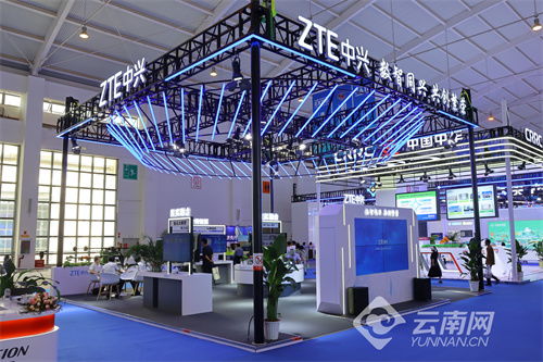 中興通訊裸眼3D平板與手機(jī)亮相制造業(yè)館 數(shù)智化創(chuàng)新成果引領(lǐng)通信技術(shù)新紀(jì)元